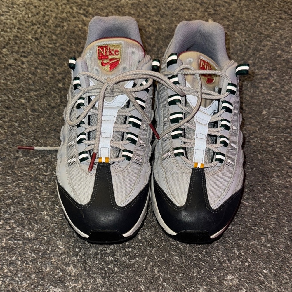 Nike Men's Gray and Black Sneakers